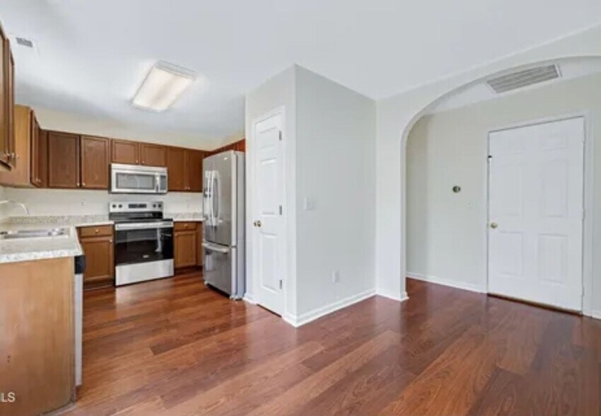 Building Photo - 102 Fallon Ct