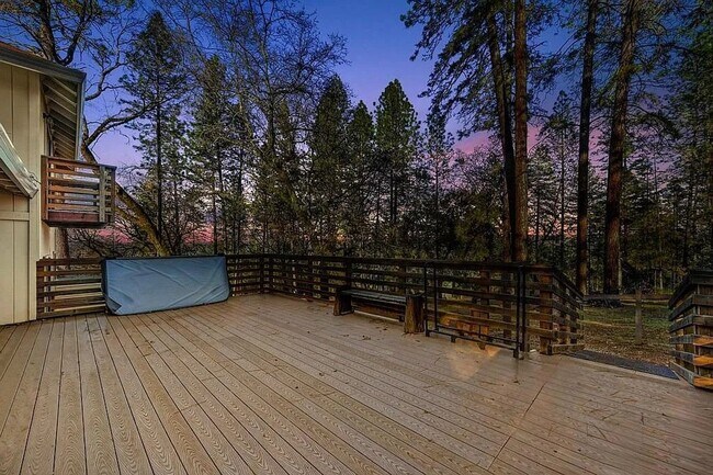 Building Photo - Beautiful 3BR/3BA Home on 1 Acre in Gated ...