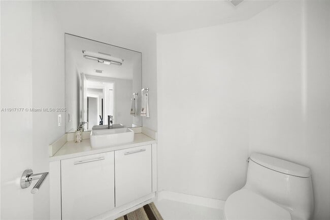 Building Photo - 1000 W Island Blvd