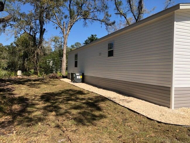 Building Photo - 3/2 Brooksville Available Now !