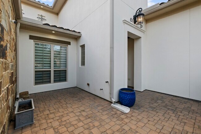 Building Photo - 39 Quiet Vista Dr