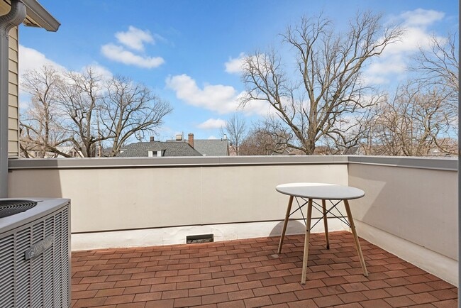 Building Photo - 1561 E 118th St