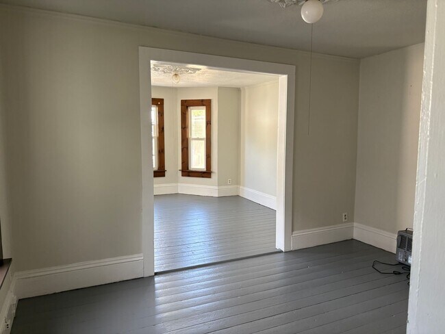 Building Photo - 118 Bracewell Ave