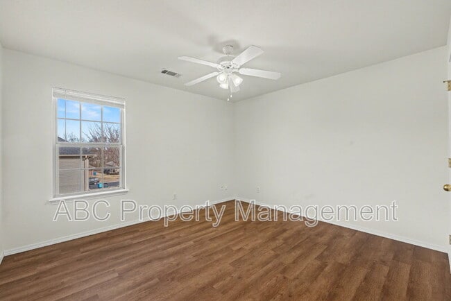 Building Photo - 3006 SW Deerfield Blvd