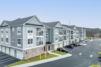 Building Photo - 9-9u-1 Hellers Ln