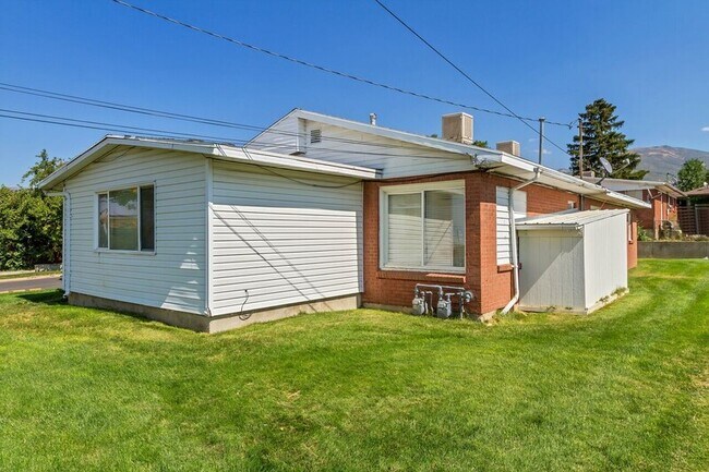 Building Photo - 187 W 2200 S