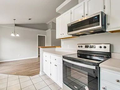 Building Photo - Renovated 2 bed 2 bath unit!