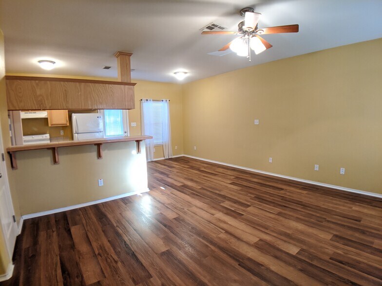 Building Photo - 808 W Arroyo Park Ln