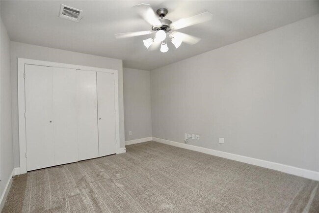 Building Photo - 3614 Main Plaza Dr