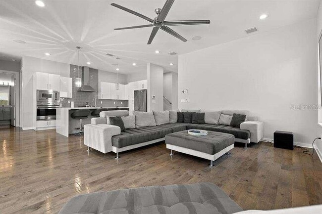 Building Photo - 6717 S Dauphin Ave
