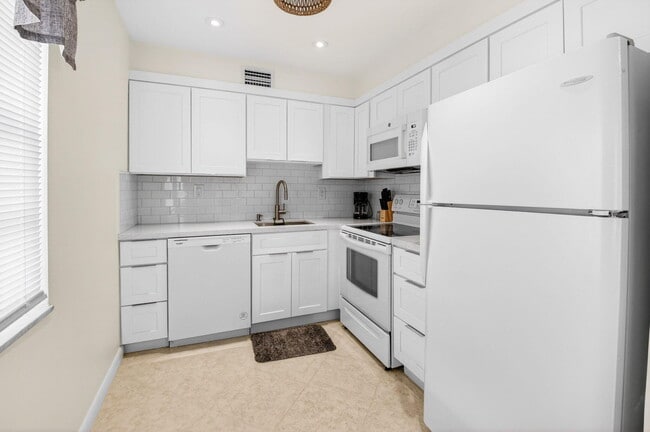 Building Photo - 173 Flanders C