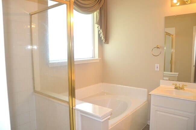Building Photo - 8510 Green Ash Dr