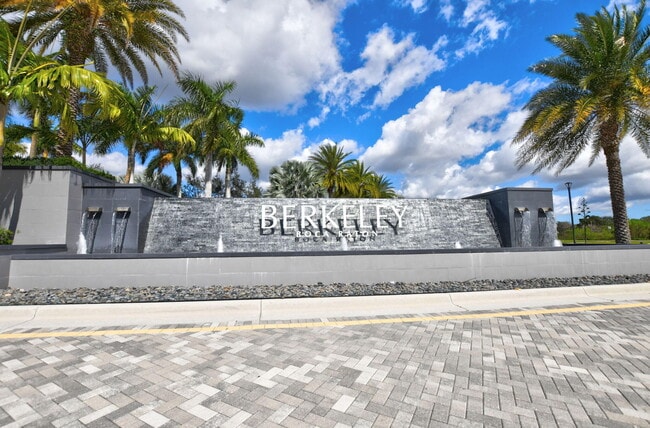 Building Photo - 19886 Meadowside Ln