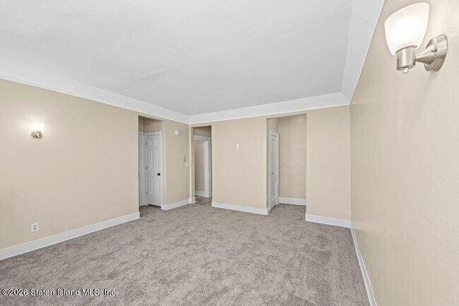 Building Photo - 37 Avon Pl