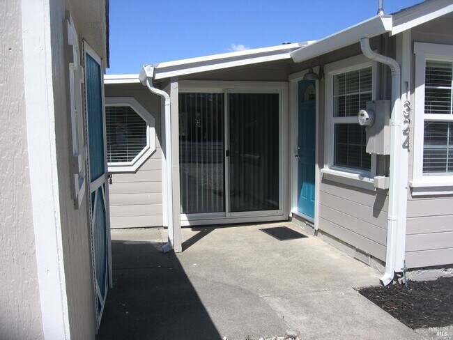Building Photo - 1324 Community Dr