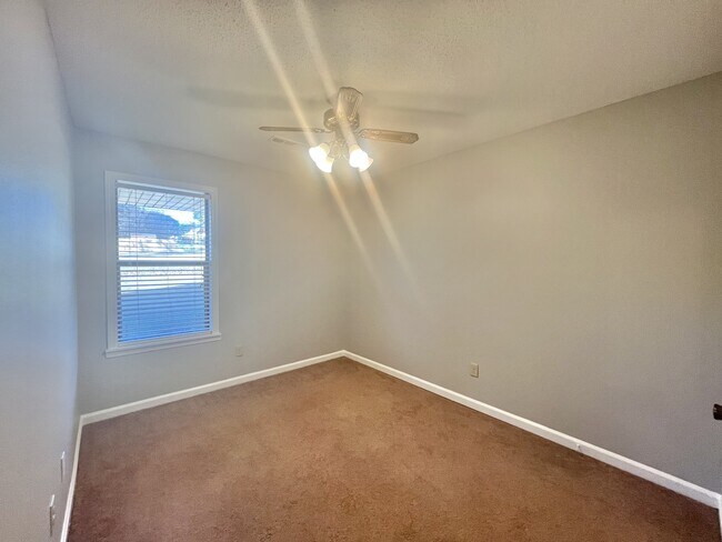 Building Photo - 125 Billings Dr