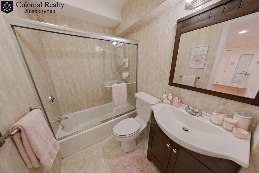 Building Photo - 73 Thatcher St