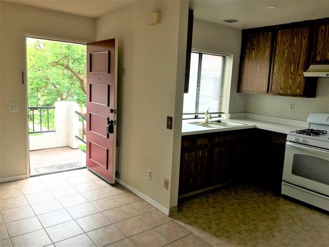 Building Photo - 8449 Westmore Rd