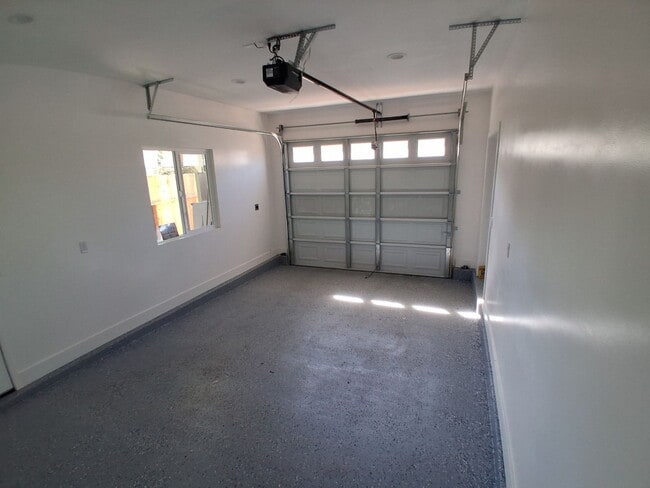 Building Photo - 591 Grove