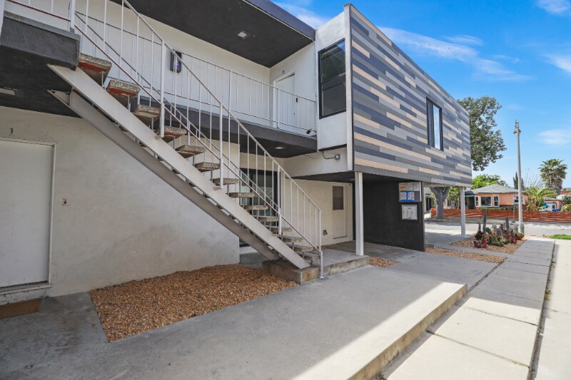 Building Photo - 2422 Meadowvale Ave