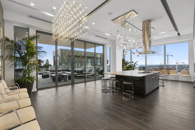 Building Photo - Nexus Condominium - 1 bedroom + den