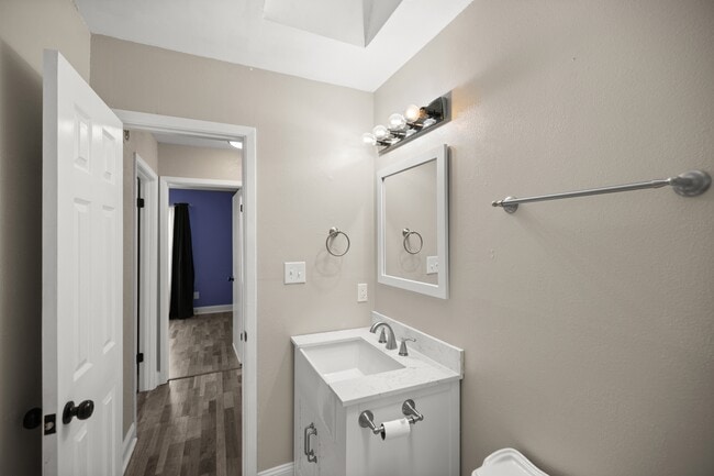 Building Photo - 3045 Yorktown Cir