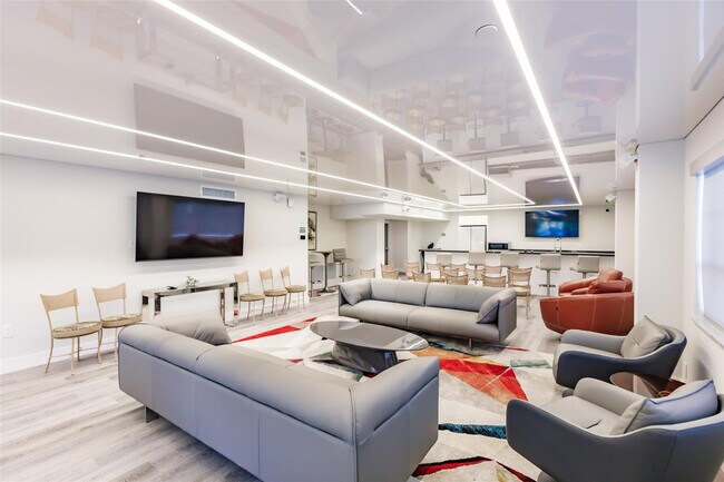 Building Photo - 340 Sunset Dr