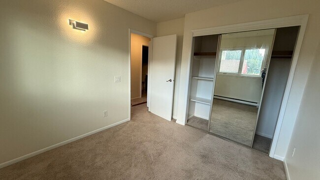 Building Photo - Spunky 3 bedroom 2.5 bath condo near JBER ...