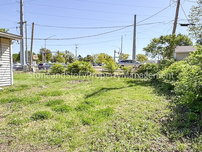Building Photo - 3 bedroom 1.5 bath near 17th & Fairlawn