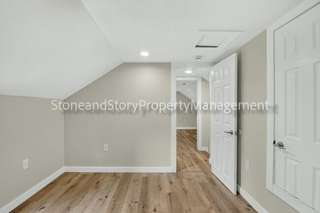 Building Photo - 414 NE Grattan St