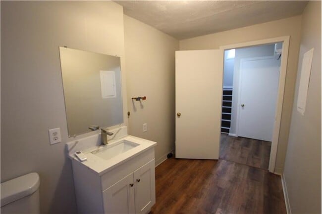 Building Photo - 70 Beach St