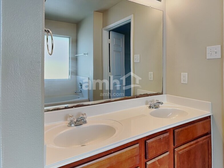 Building Photo - 17022 Sperry Landing Dr