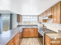 Building Photo - Renovated 3BD/2.5BA Condo in Chula Vista with Fireplace, W/D & Private Balcony
