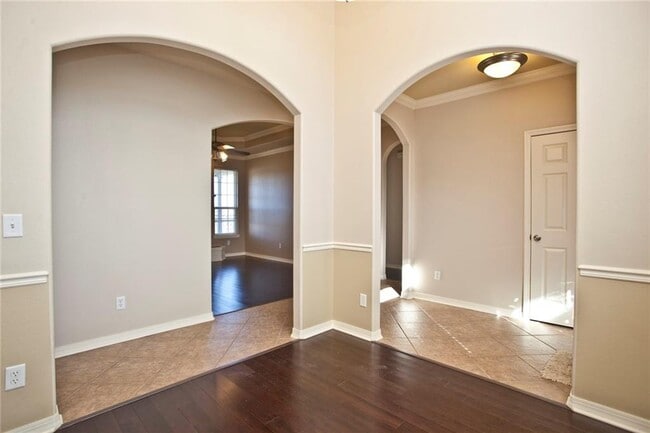 Building Photo - 3004 SW Camden Dr