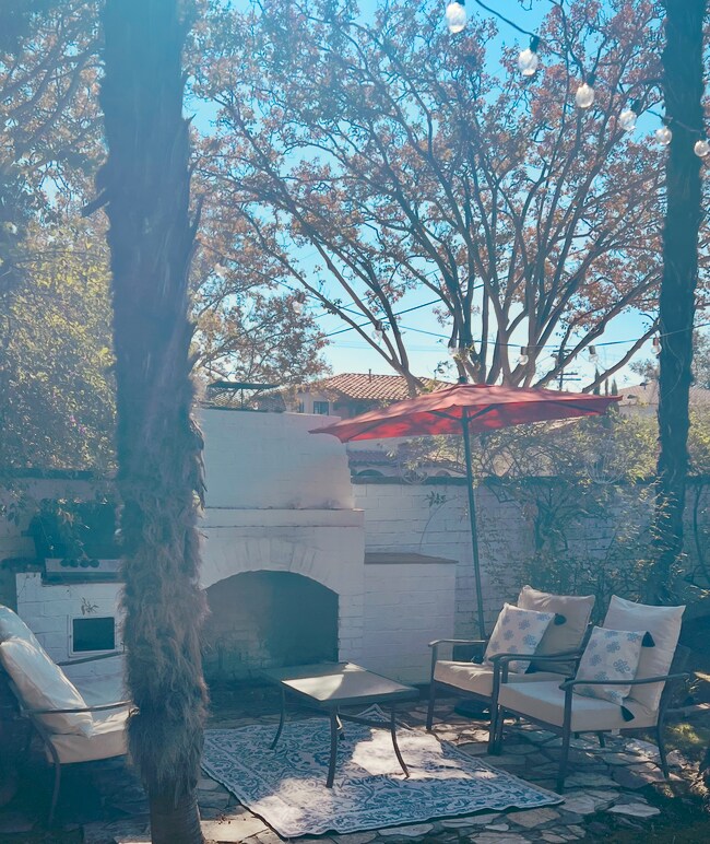 Building Photo - 533 N Mission Dr