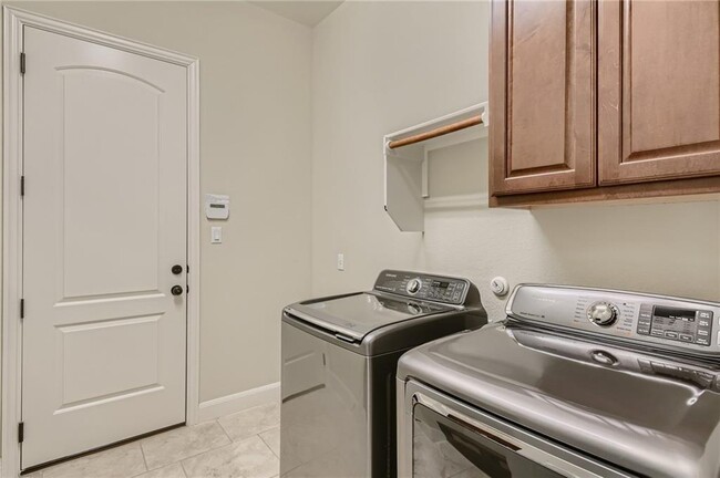 Building Photo - 208 Maxwell Way