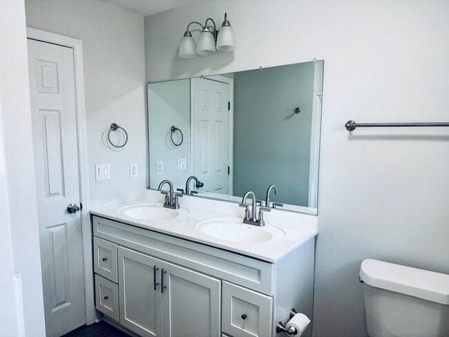 Building Photo - 900 6th St