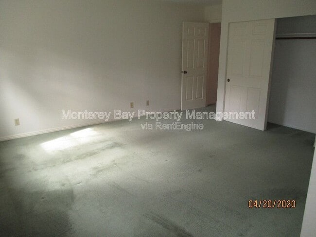 Building Photo - 61 Glen Lake Dr