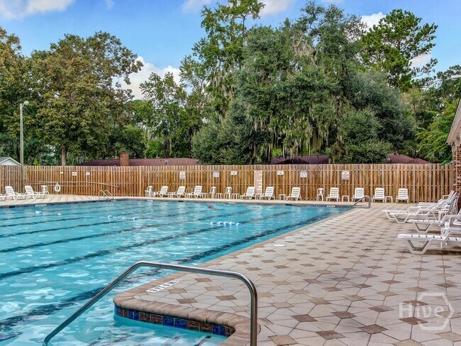 Building Photo - 2 St Ives Dr