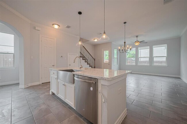 Building Photo - 1503 Miles Oaks Pl