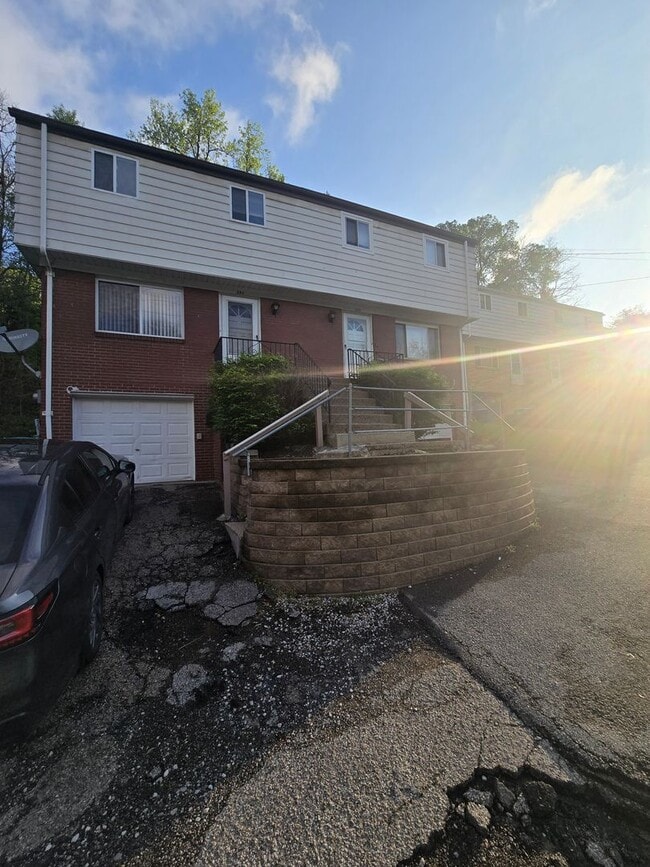 Building Photo - 3 Bedroom Townhouse - Penn Hills School District - Available NOW!