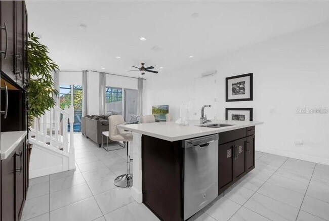 Building Photo - 450 Captiva Dr