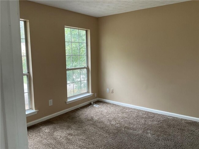 Building Photo - 2570 Treasure Ct