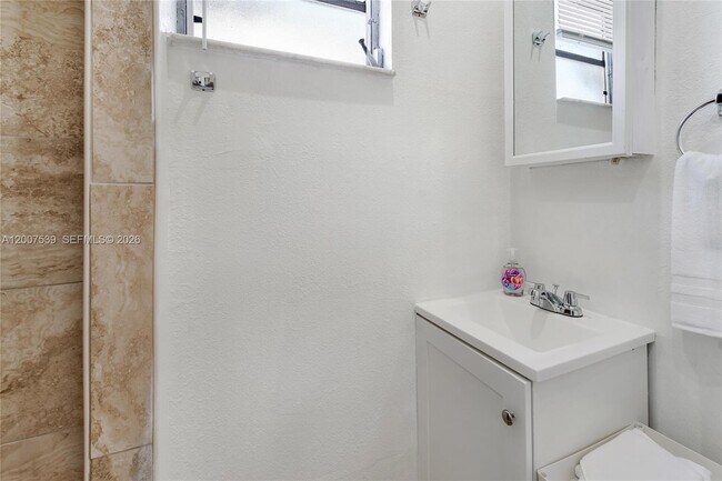 Building Photo - 1283 NW 45th St