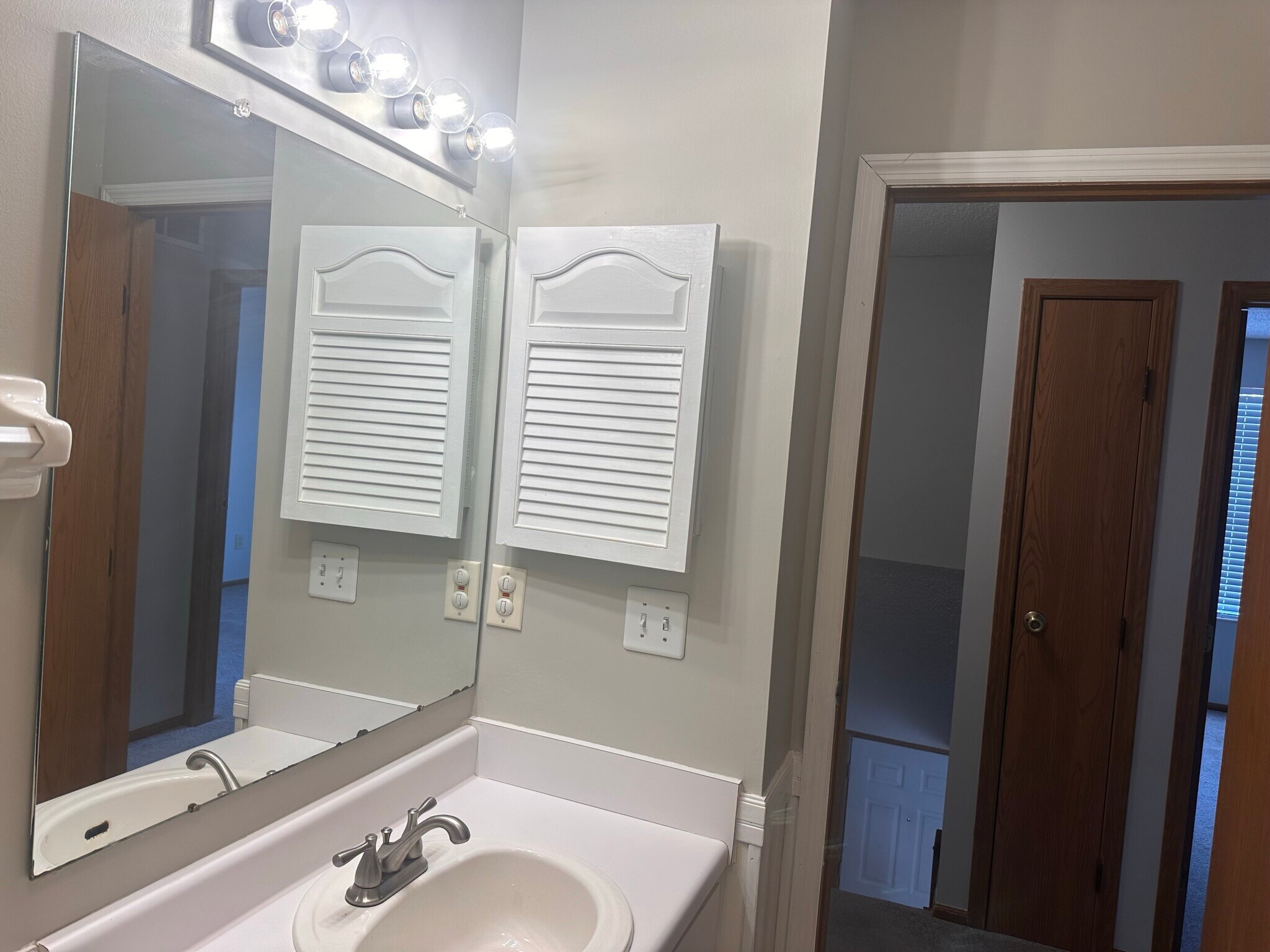 Building Photo - 5125 Singleton Dr