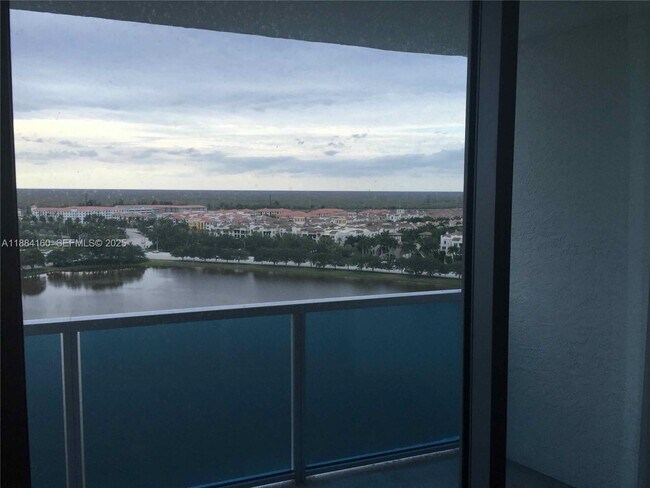 Building Photo - 2641 N Flamingo Rd