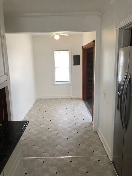 Kitchen - 14607 Hoyne Ave