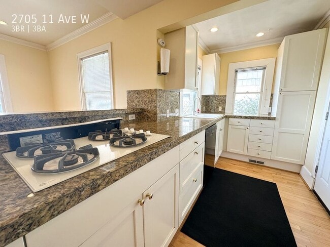 Building Photo - Queen Anne - Must See 3 Bedroom / 3 Bath Home