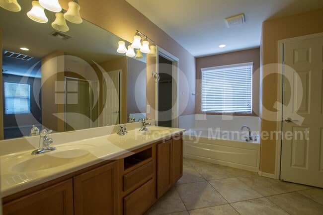 Building Photo - 4749 S Antonio