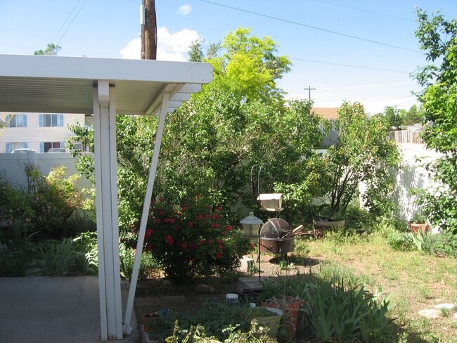 Building Photo - 3 Bed 2 Bathroom Home in Cedar City